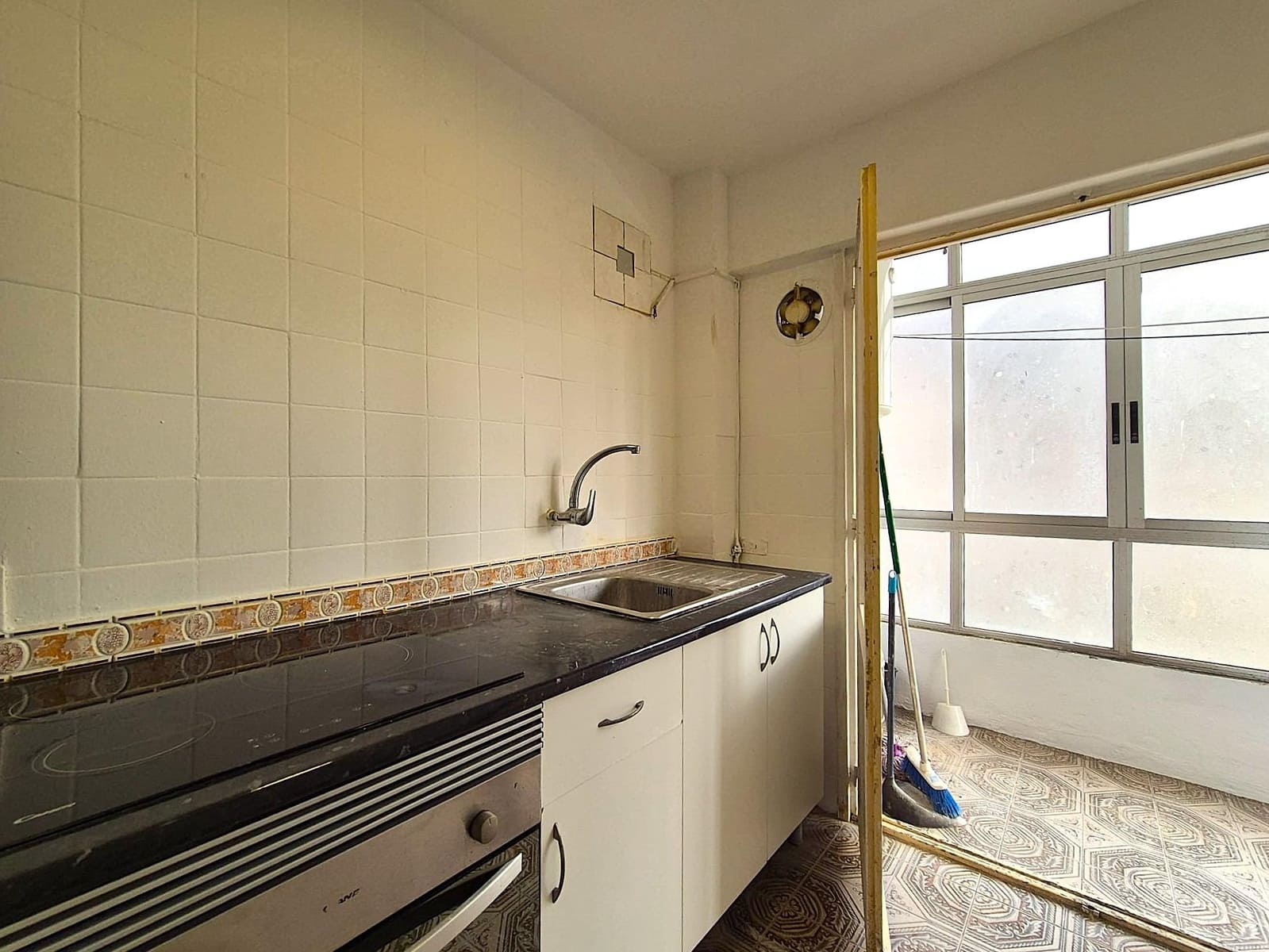 3 soveværelse Lejlighed til salg i Alicante by - € 79.000 (Ref: 10017549)