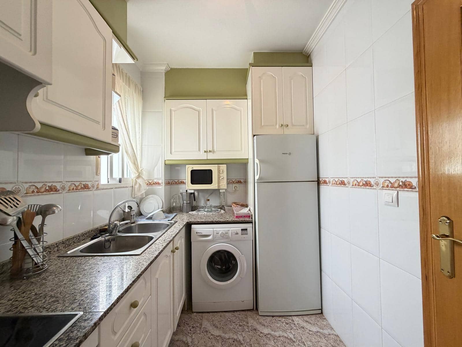 2 soverom Leilighet til salgs i Torrevieja med garasje - € 157 500 (Ref: 10017550)