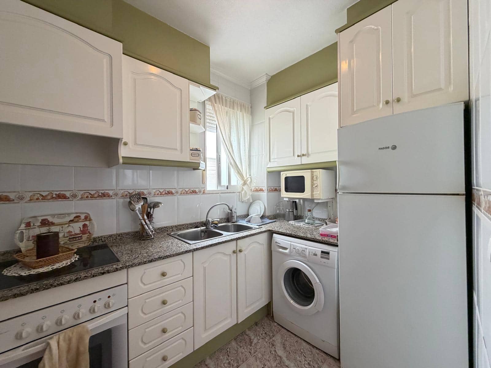 2 soverom Leilighet til salgs i Torrevieja med garasje - € 157 500 (Ref: 10017550)
