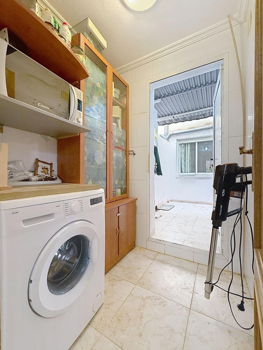 Apartamento de 2 habitaciones en Torrevieja en venta con garaje - 159.800 € (Ref: 10022511)