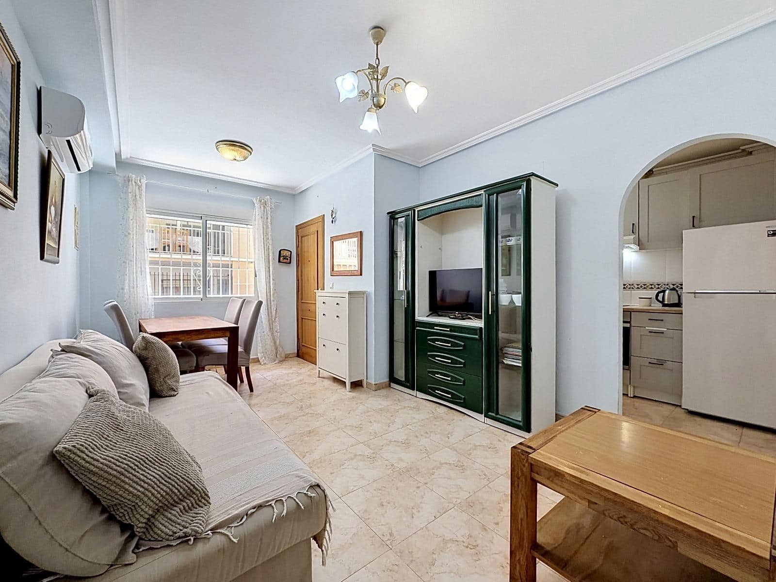 Apartamento de 2 habitaciones en Torrevieja en venta con garaje - 159.800 € (Ref: 10022511)