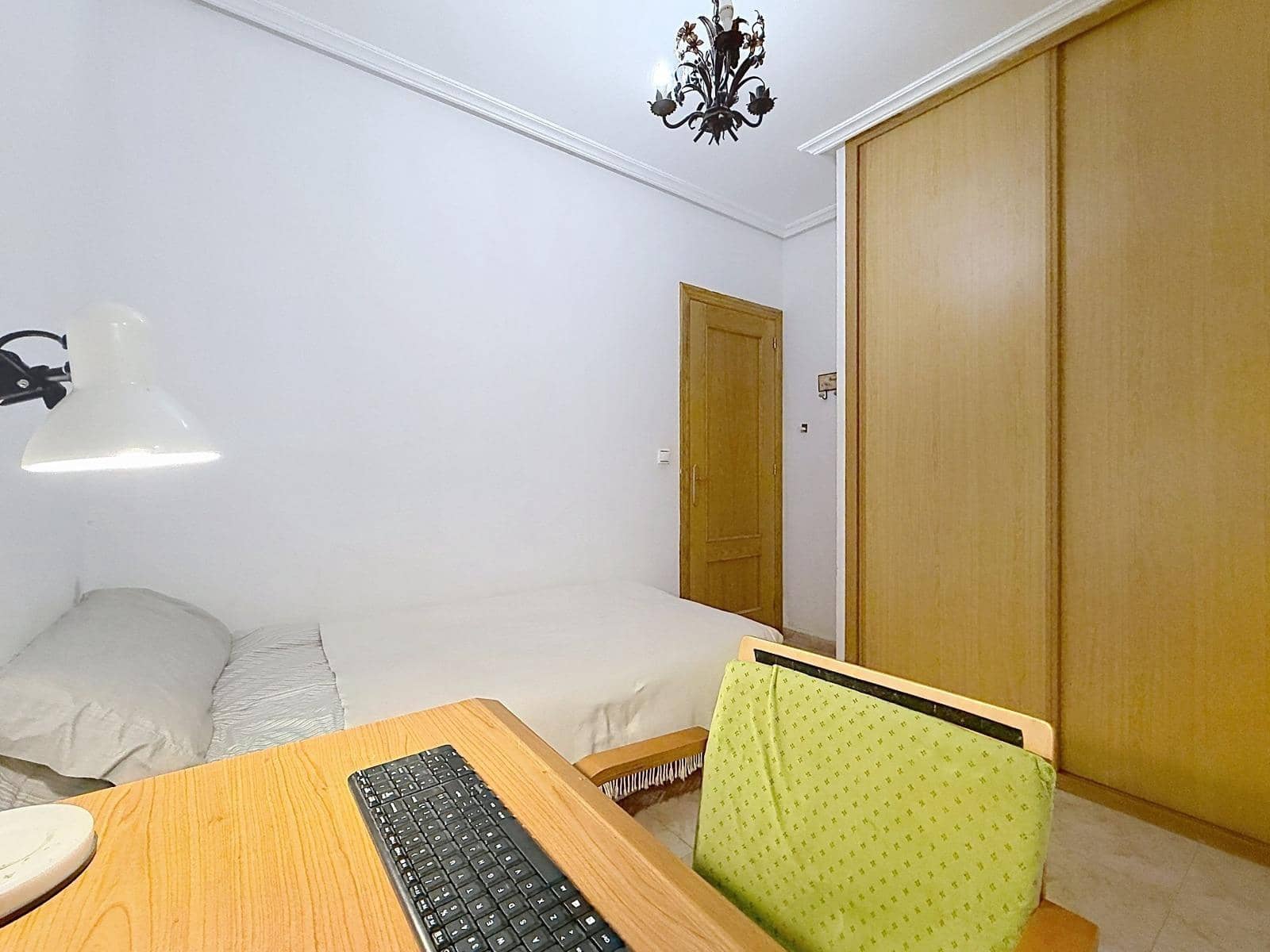 Apartamento de 2 habitaciones en Torrevieja en venta con garaje - 159.800 € (Ref: 10022511)