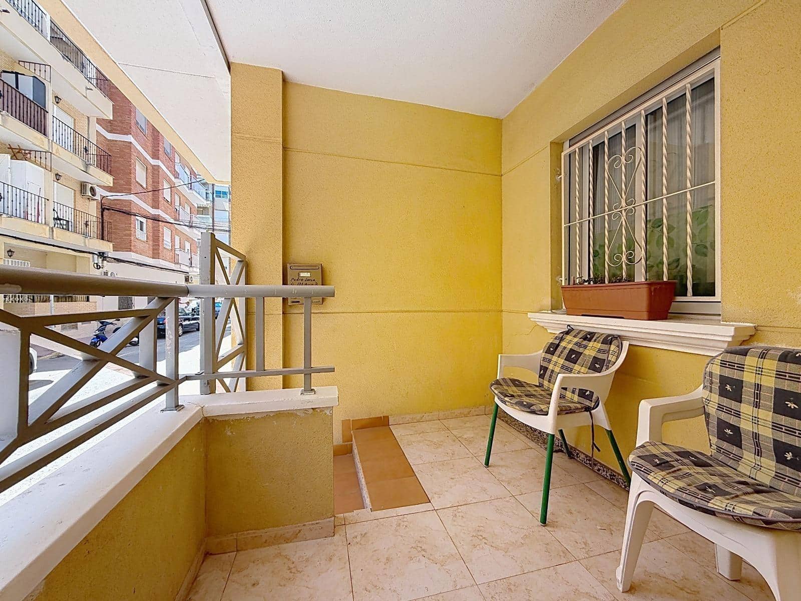 Apartamento de 2 habitaciones en Torrevieja en venta con garaje - 159.800 € (Ref: 10022511)