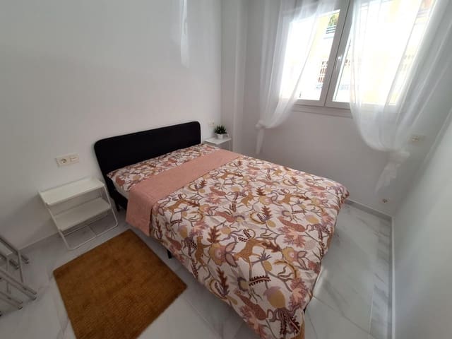 2 bedroom Apartment for rent in Torrevieja with pool - € 1,100 (Ref: 10024193)