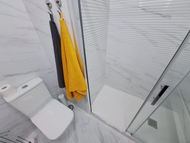 2 bedroom Apartment for rent in Torrevieja with pool - € 1,100 (Ref: 10024193)
