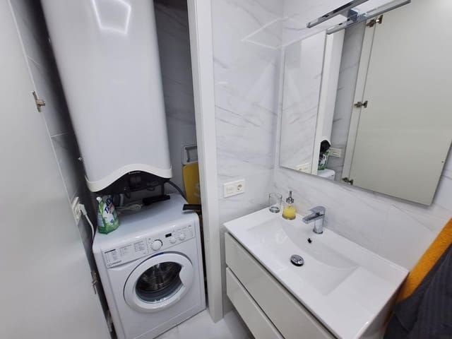 2 bedroom Apartment for rent in Torrevieja with pool - € 1,100 (Ref: 10024193)