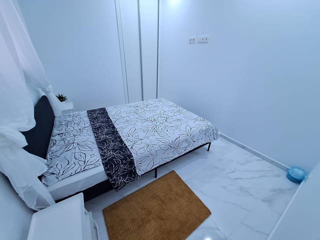 2 bedroom Apartment for rent in Torrevieja with pool - € 1,100 (Ref: 10024193)