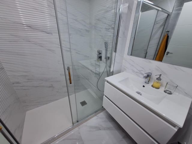 2 bedroom Apartment for rent in Torrevieja with pool - € 1,100 (Ref: 10024193)