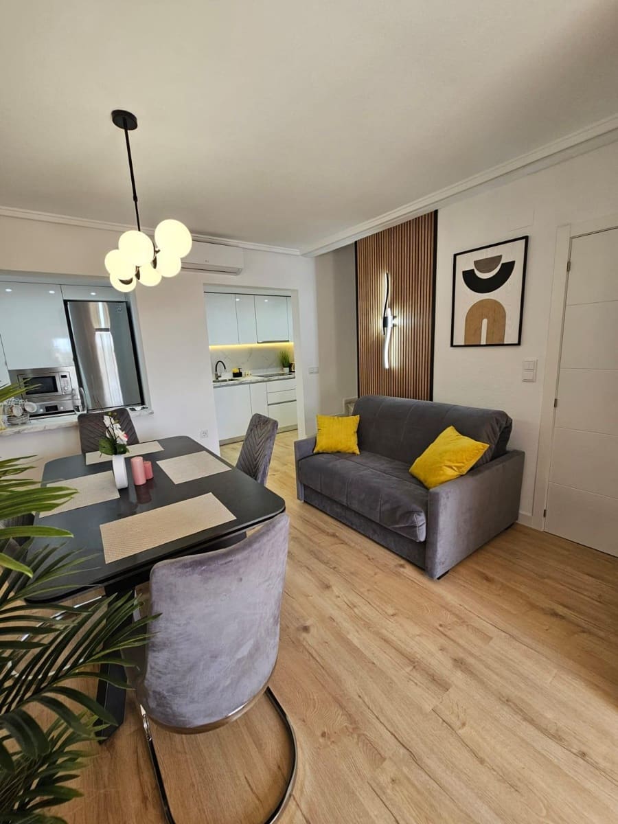 3 quarto Moradia em Banda para arrendar em Gran Alacant com piscina - 1 200 € (Ref: 10024194)