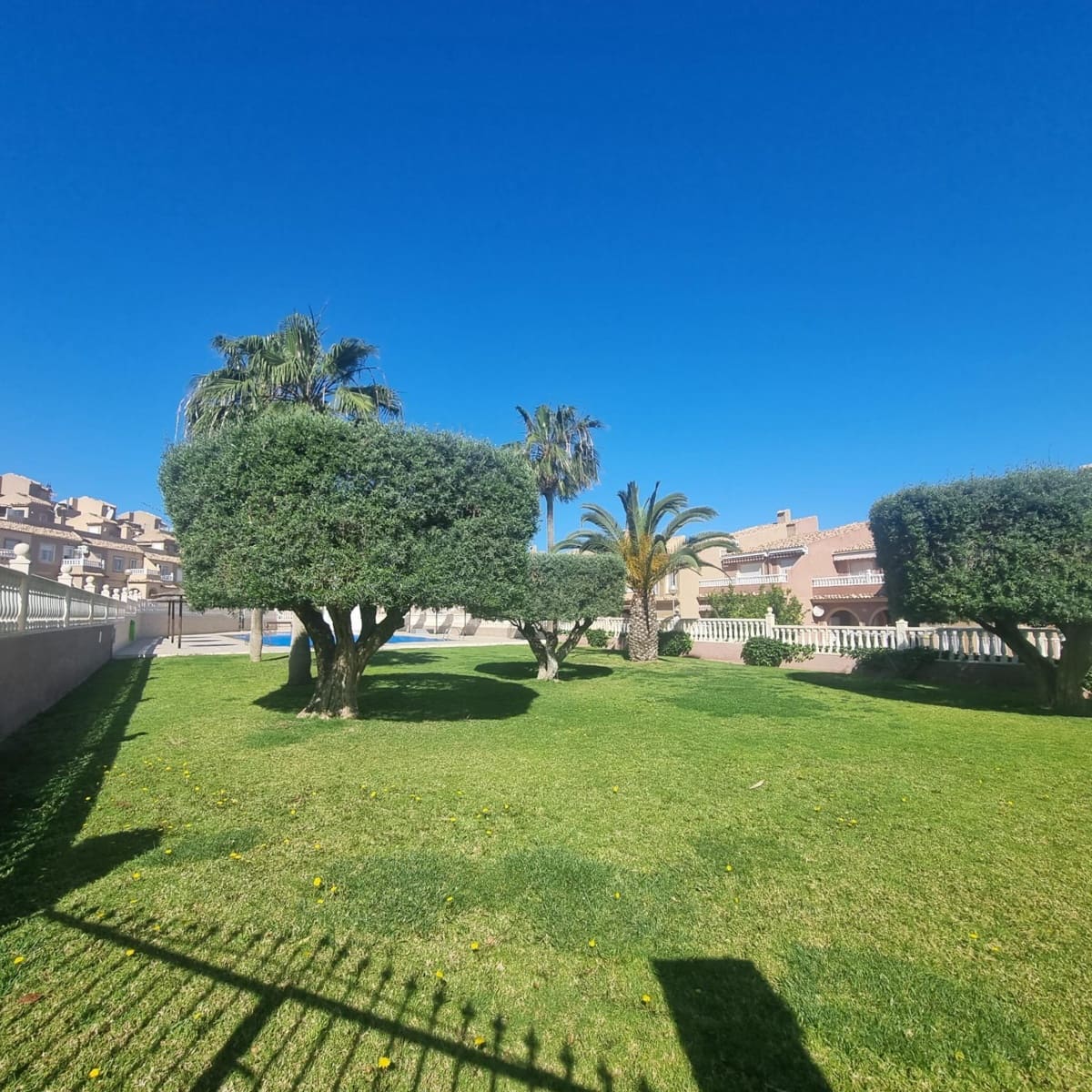 3 quarto Moradia em Banda para arrendar em Gran Alacant com piscina - 1 200 € (Ref: 10024194)