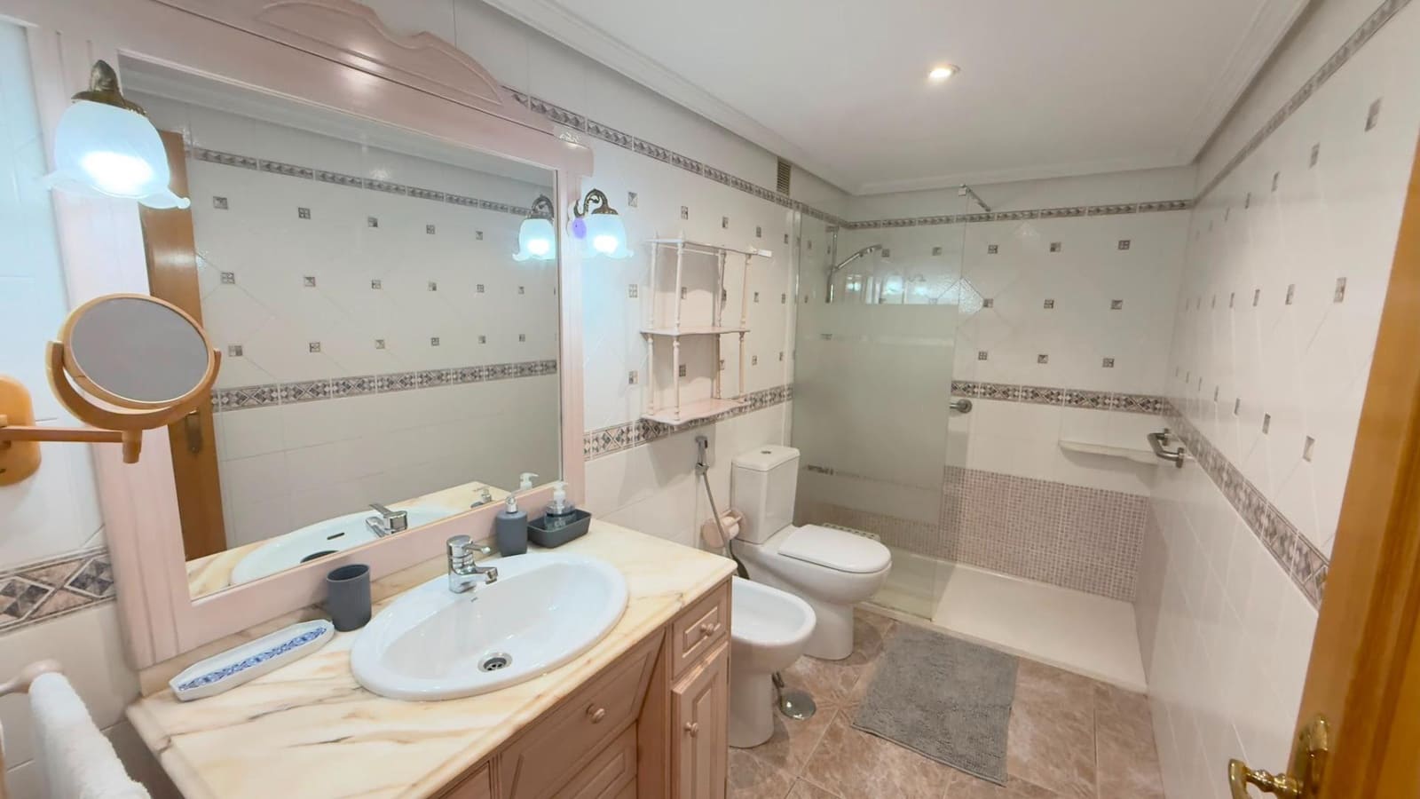 3 quarto Apartamento para arrendar em Alicante cidade com piscina - 1 150 € (Ref: 10025653)