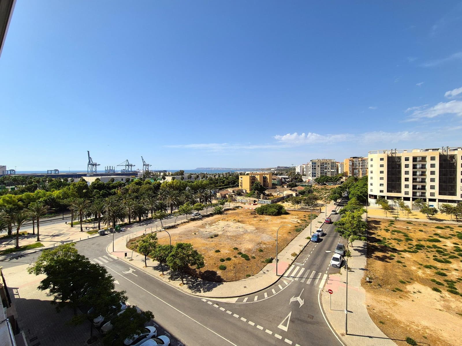 2 slaapkamer Flat te koop in Alicante stad met zwembad garage - € 359.000 (Ref: 10025656)