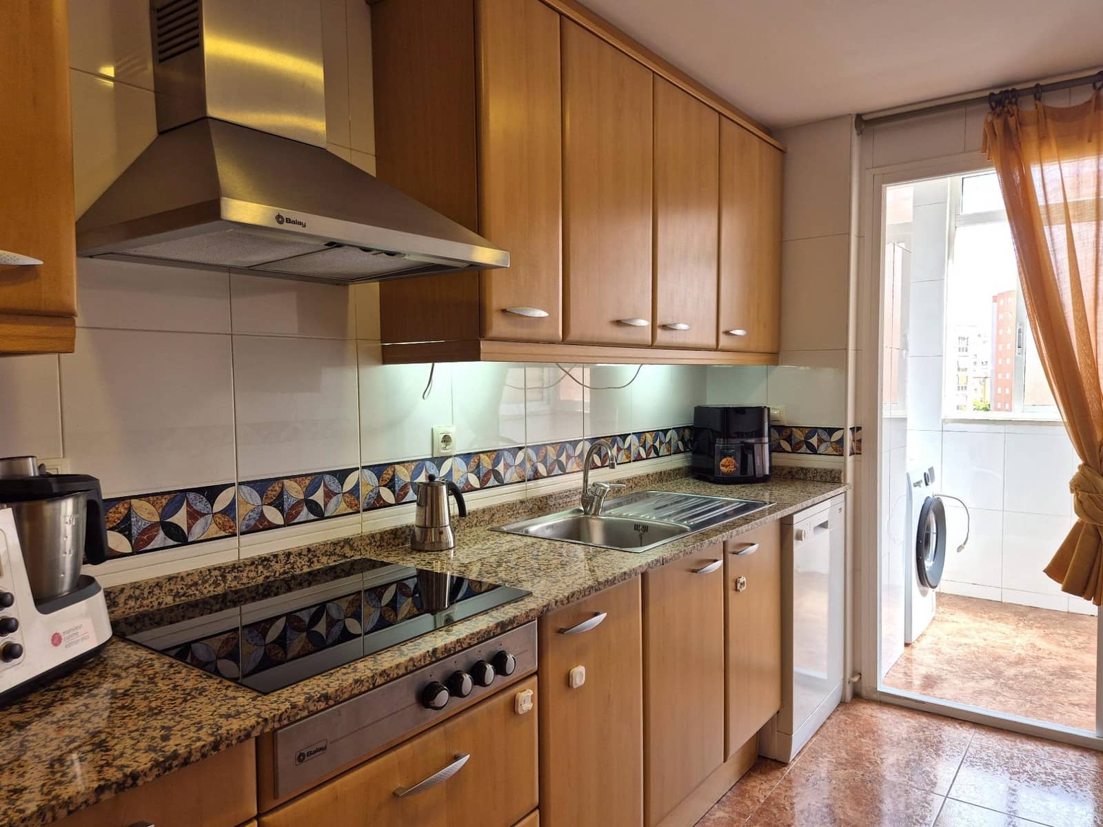 2 slaapkamer Flat te koop in Alicante stad met zwembad garage - € 359.000 (Ref: 10025656)