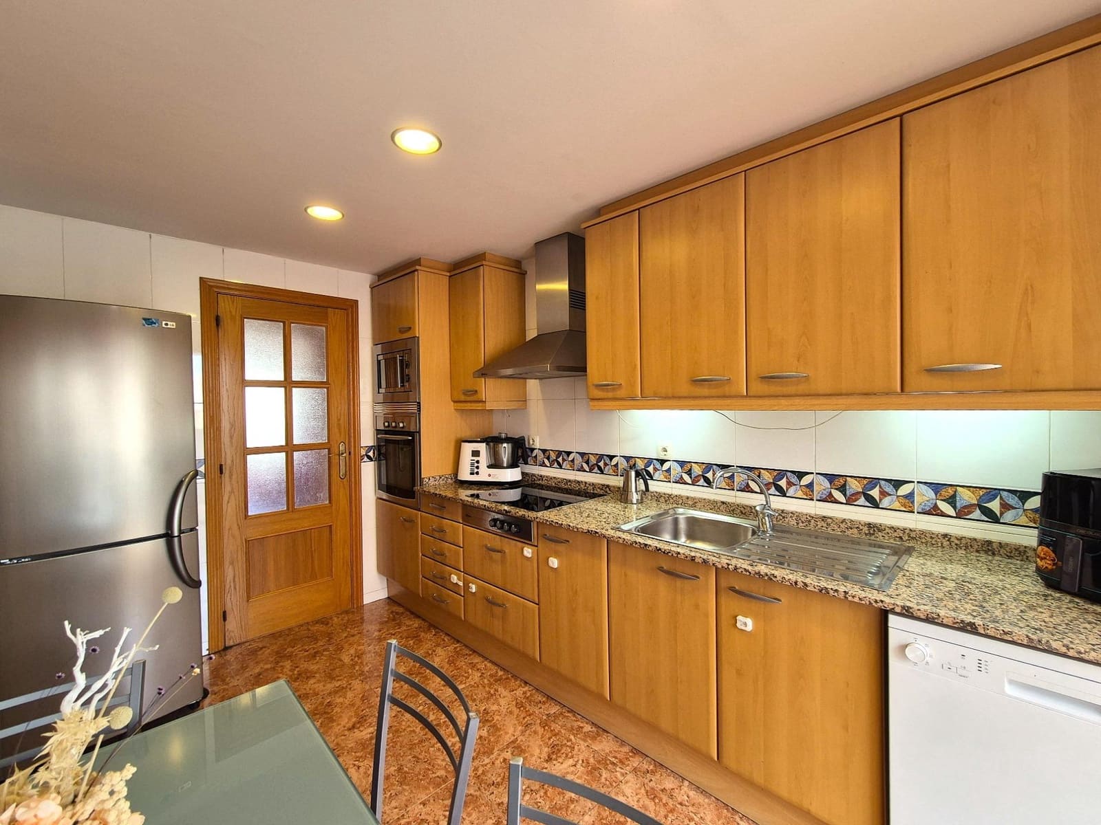 2 slaapkamer Flat te koop in Alicante stad met zwembad garage - € 359.000 (Ref: 10025656)