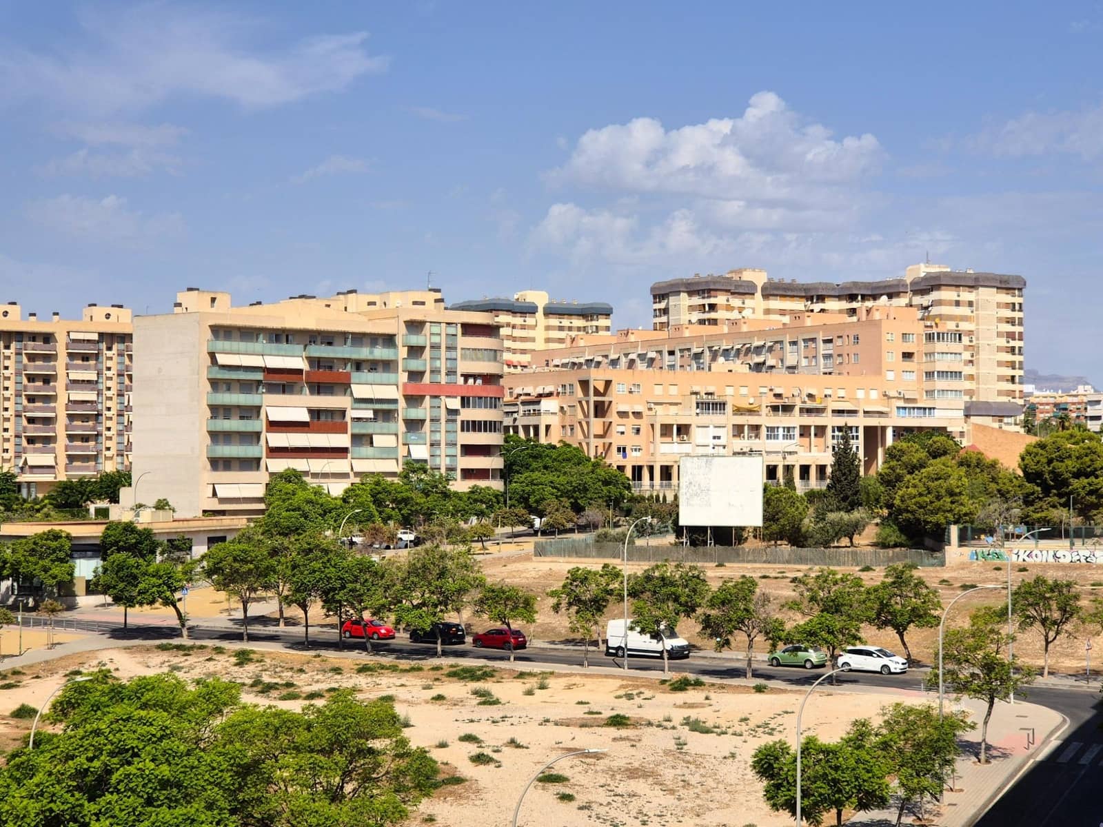 2 slaapkamer Flat te koop in Alicante stad met zwembad garage - € 359.000 (Ref: 10025656)