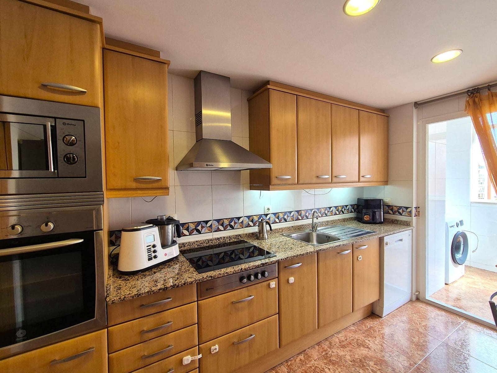 2 slaapkamer Flat te koop in Alicante stad met zwembad garage - € 359.000 (Ref: 10025656)