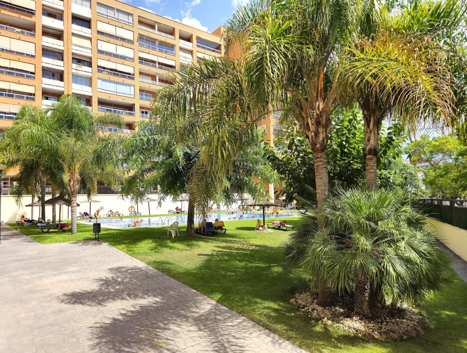 2 slaapkamer Flat te koop in Alicante stad met zwembad garage - € 359.000 (Ref: 10025656)