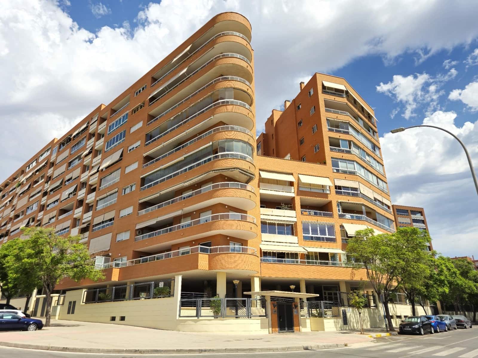 2 slaapkamer Flat te koop in Alicante stad met zwembad garage - € 359.000 (Ref: 10025656)