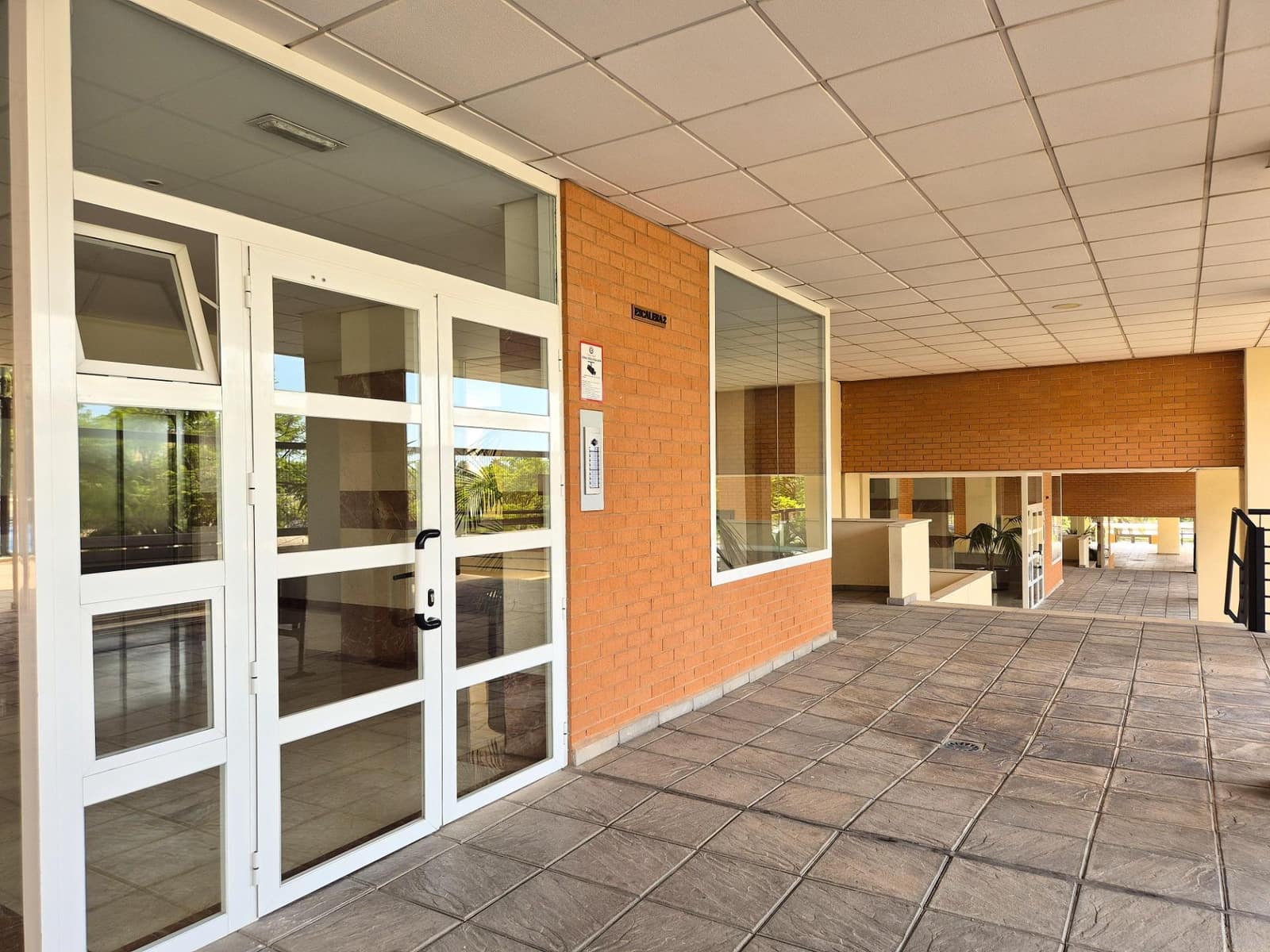 2 slaapkamer Flat te koop in Alicante stad met zwembad garage - € 359.000 (Ref: 10025656)
