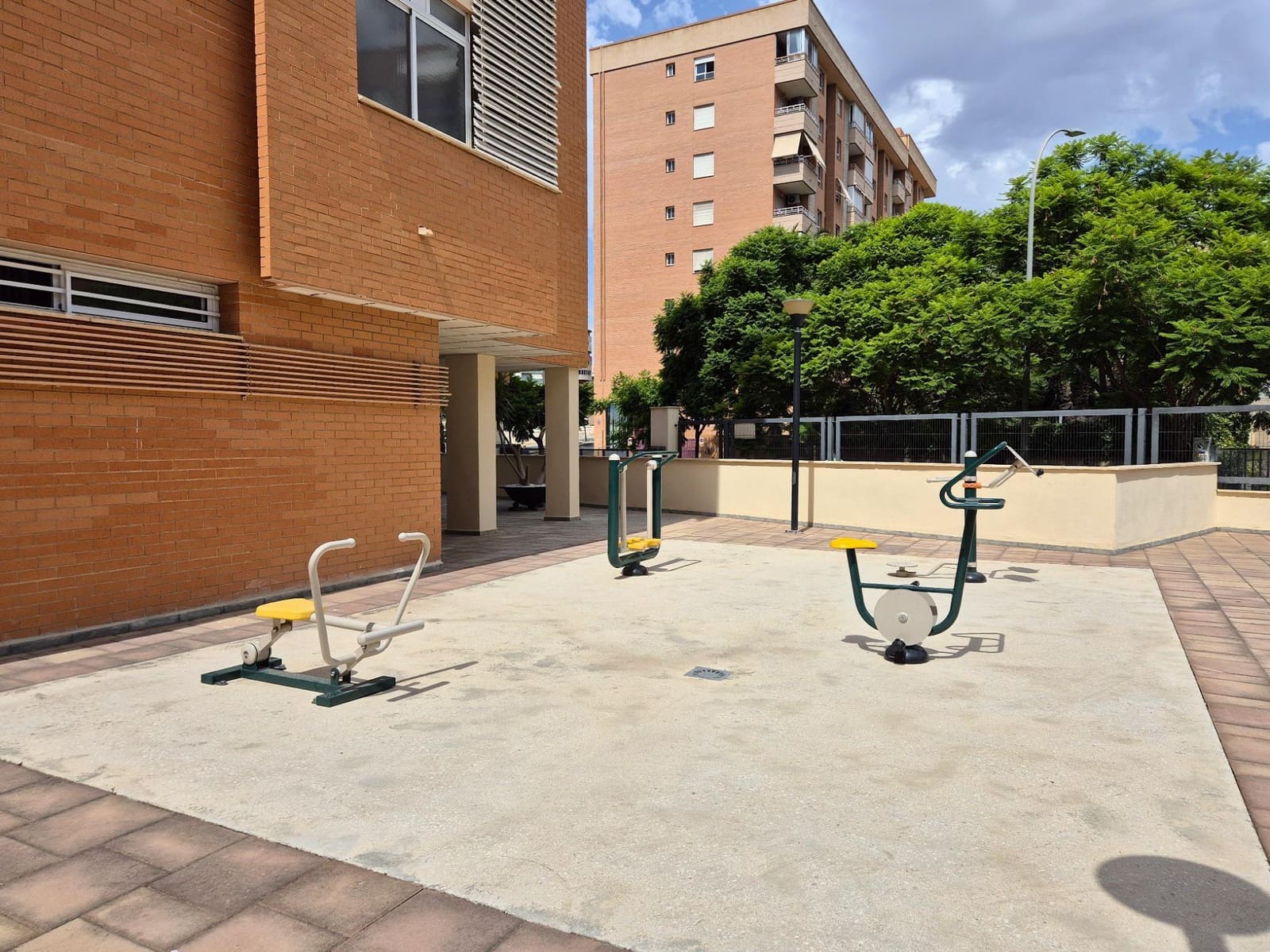 2 slaapkamer Flat te koop in Alicante stad met zwembad garage - € 359.000 (Ref: 10025656)