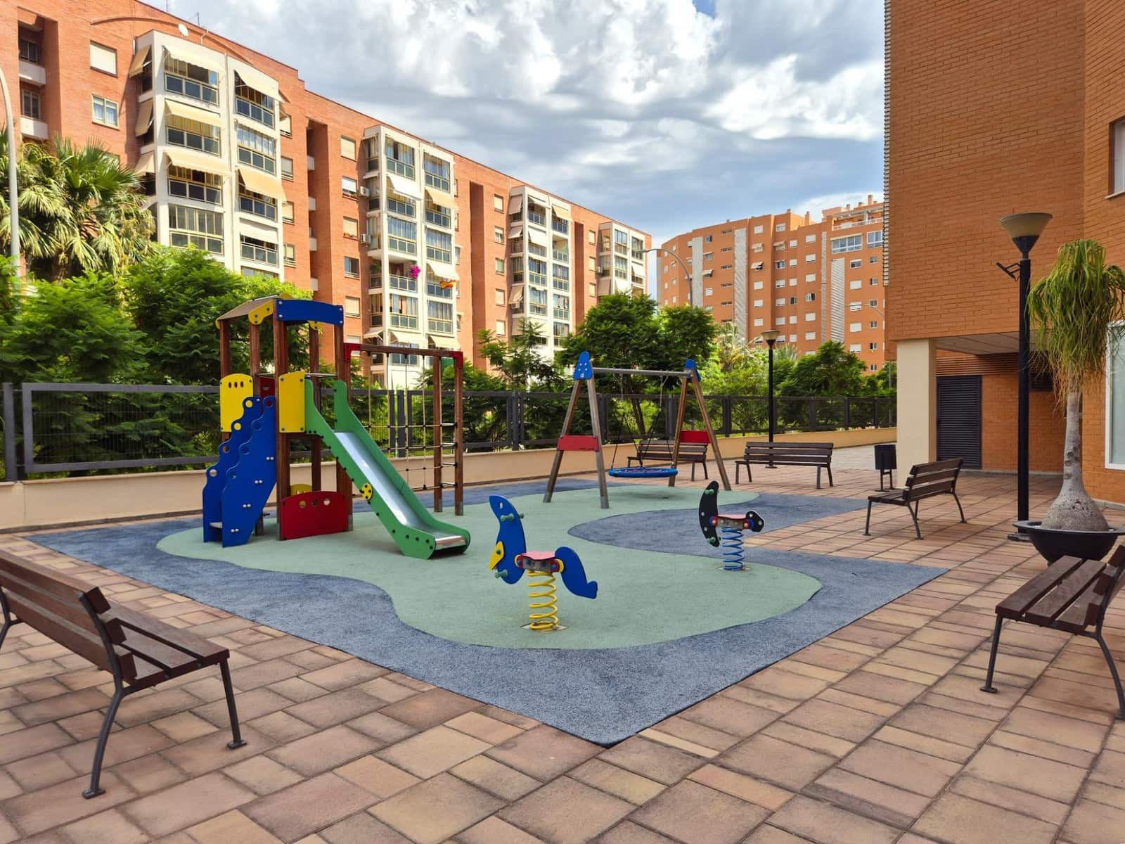 2 slaapkamer Flat te koop in Alicante stad met zwembad garage - € 359.000 (Ref: 10025656)