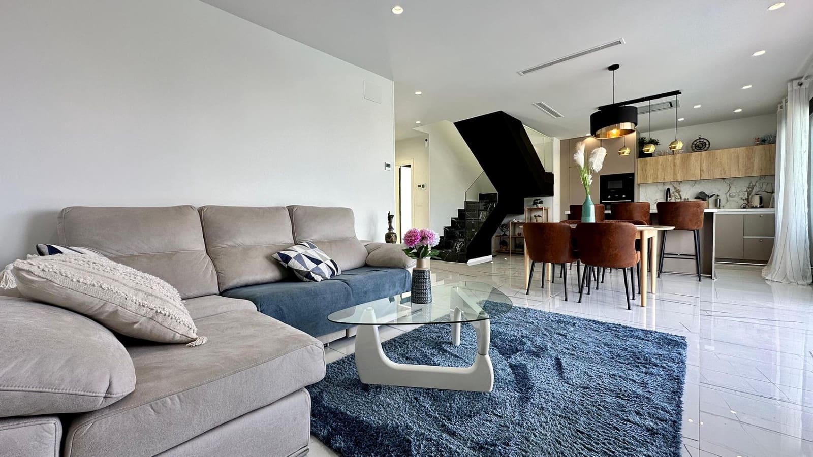 3 soverom Villa til leie i Finestrat med svømmebasseng garasje - € 3 500 (Ref: 10025658)