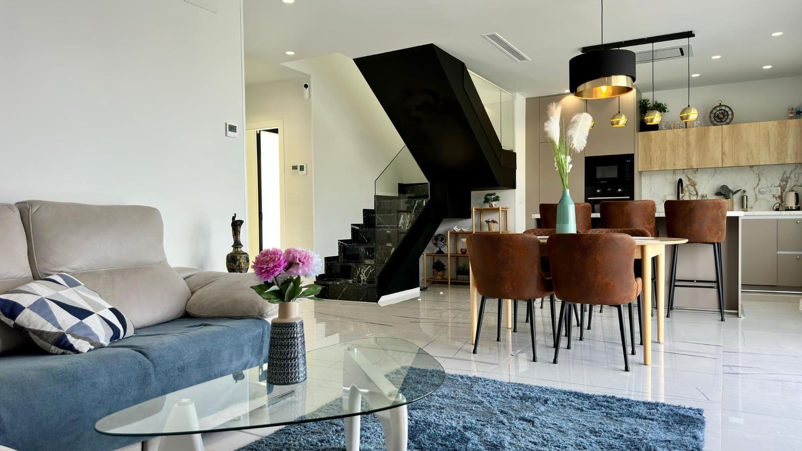 3 soverom Villa til leie i Finestrat med svømmebasseng garasje - € 3 500 (Ref: 10025658)