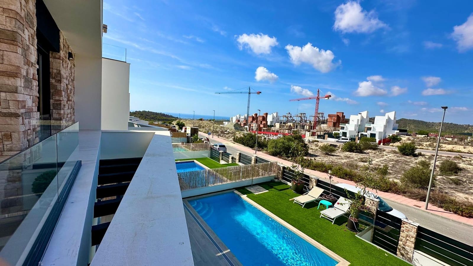 3 soverom Villa til leie i Finestrat med svømmebasseng garasje - € 3 500 (Ref: 10025658)
