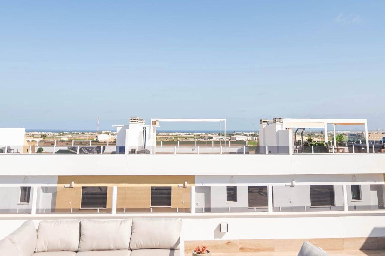 2 bedroom Penthouse for sale in Pilar de la Horadada with pool garage - € 395,000 (Ref: 10034015)
