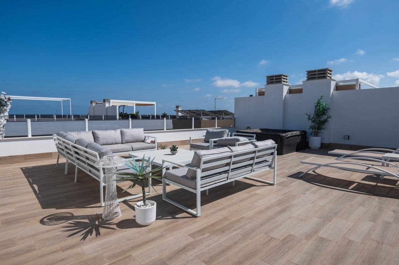2 bedroom Penthouse for sale in Pilar de la Horadada with pool garage - € 395,000 (Ref: 10034015)