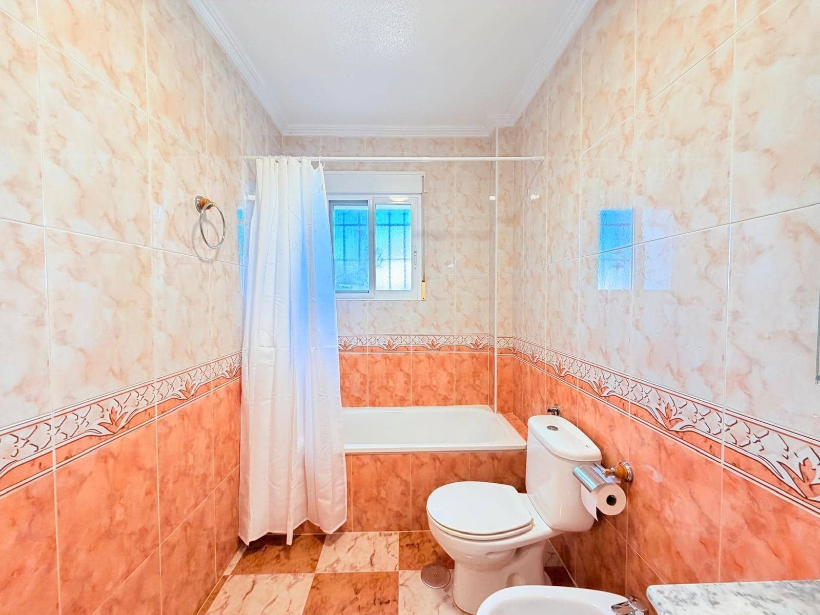 2 quarto Moradia em Banda para venda em Filipinas com piscina garagem - 220 000 € (Ref: 10034016)