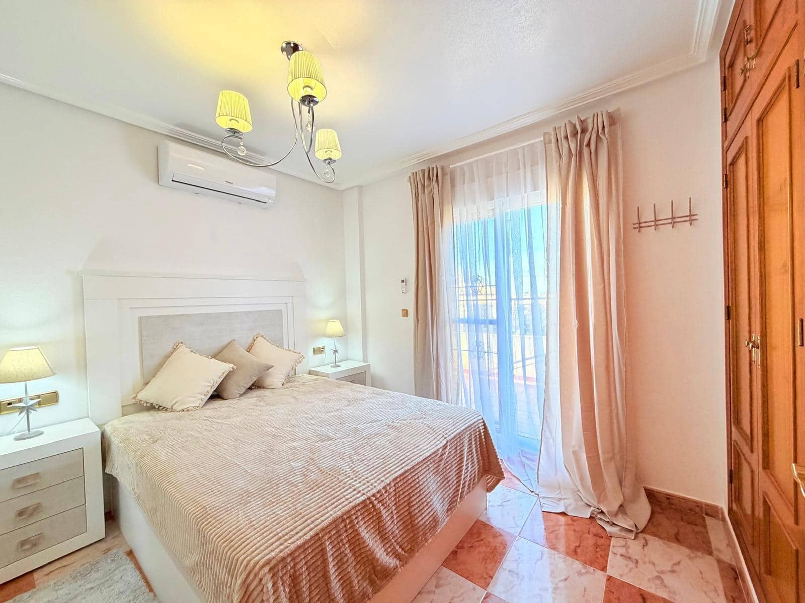 2 quarto Moradia em Banda para venda em Filipinas com piscina garagem - 220 000 € (Ref: 10034016)