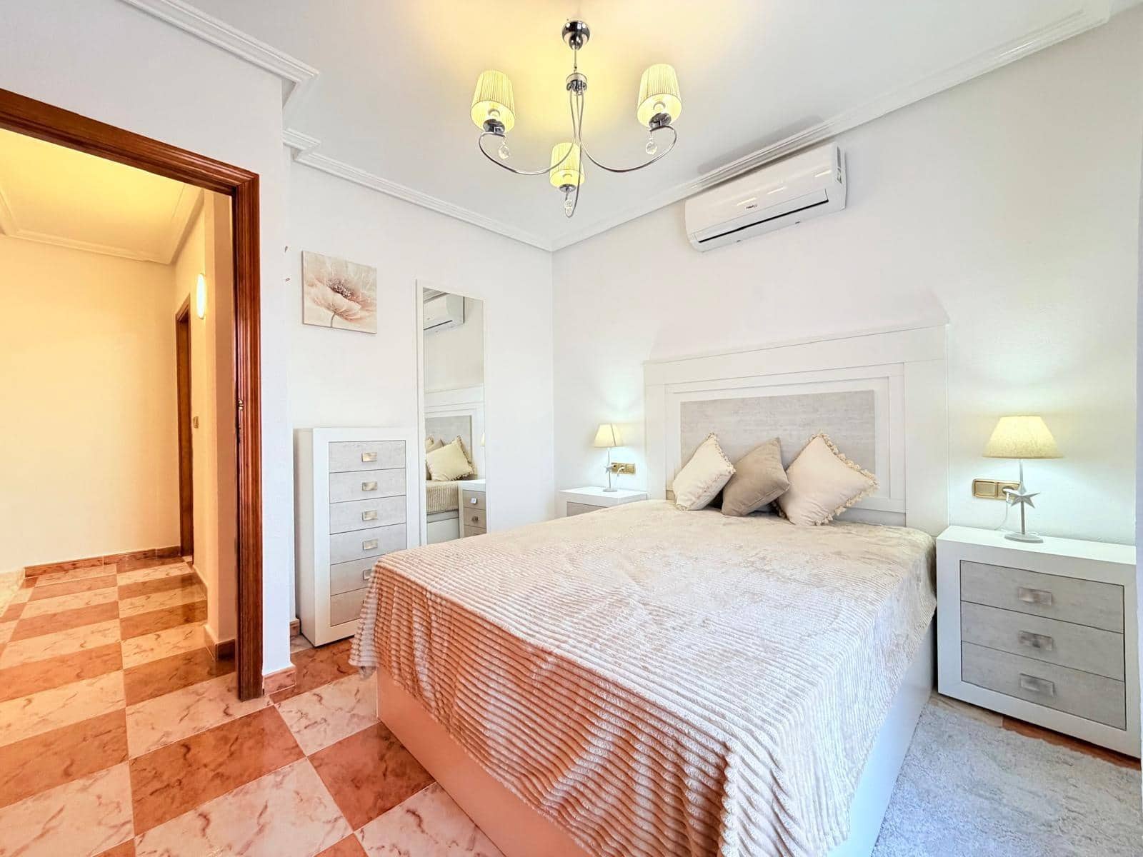 2 quarto Moradia em Banda para venda em Filipinas com piscina garagem - 220 000 € (Ref: 10034016)