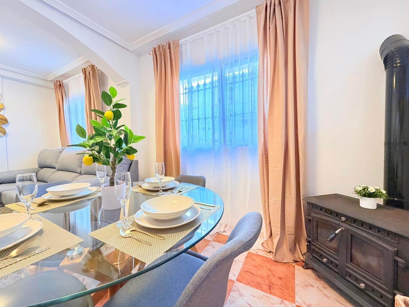 2 quarto Moradia em Banda para venda em Filipinas com piscina garagem - 220 000 € (Ref: 10034016)