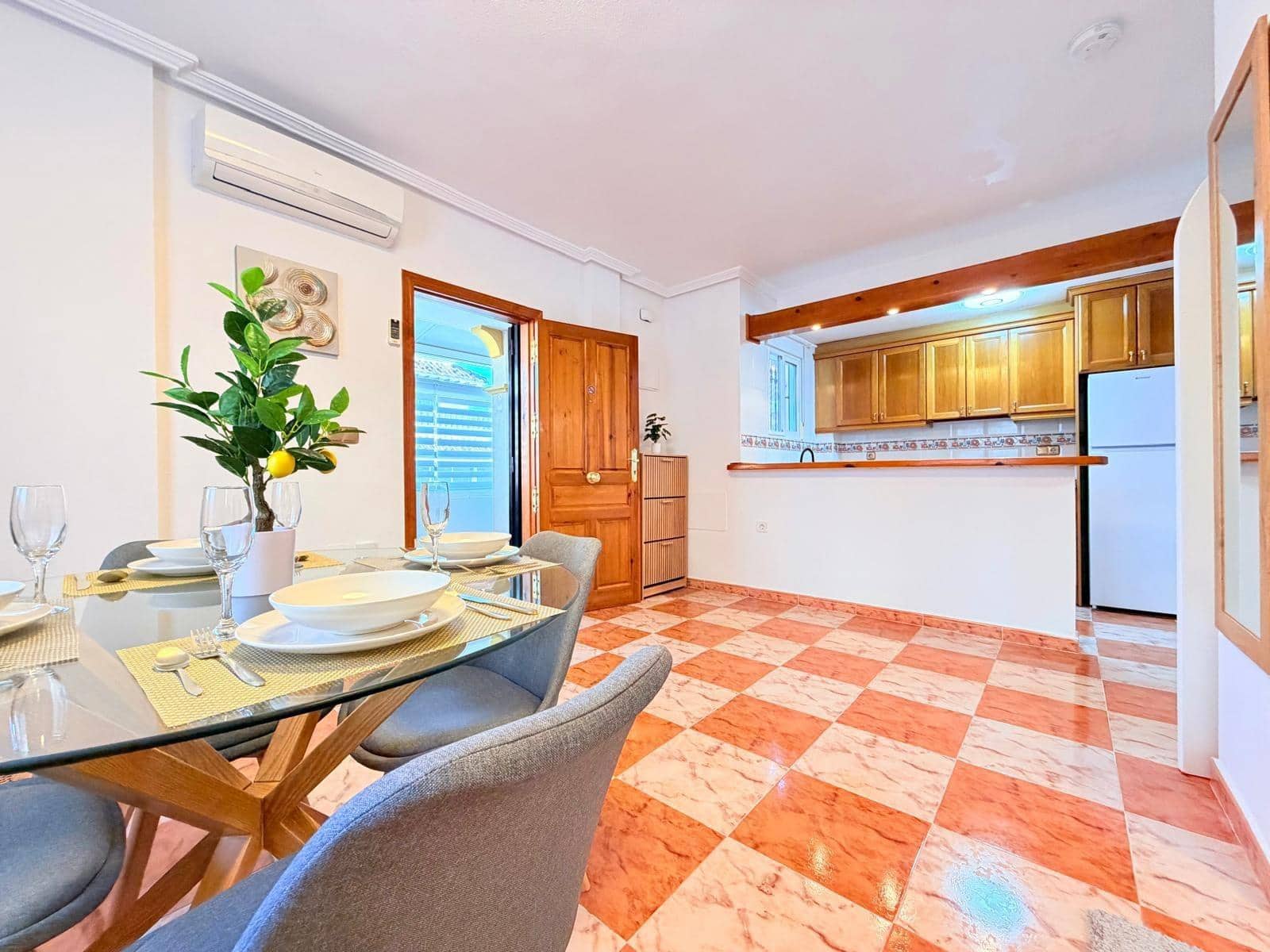 2 quarto Moradia em Banda para venda em Filipinas com piscina garagem - 220 000 € (Ref: 10034016)