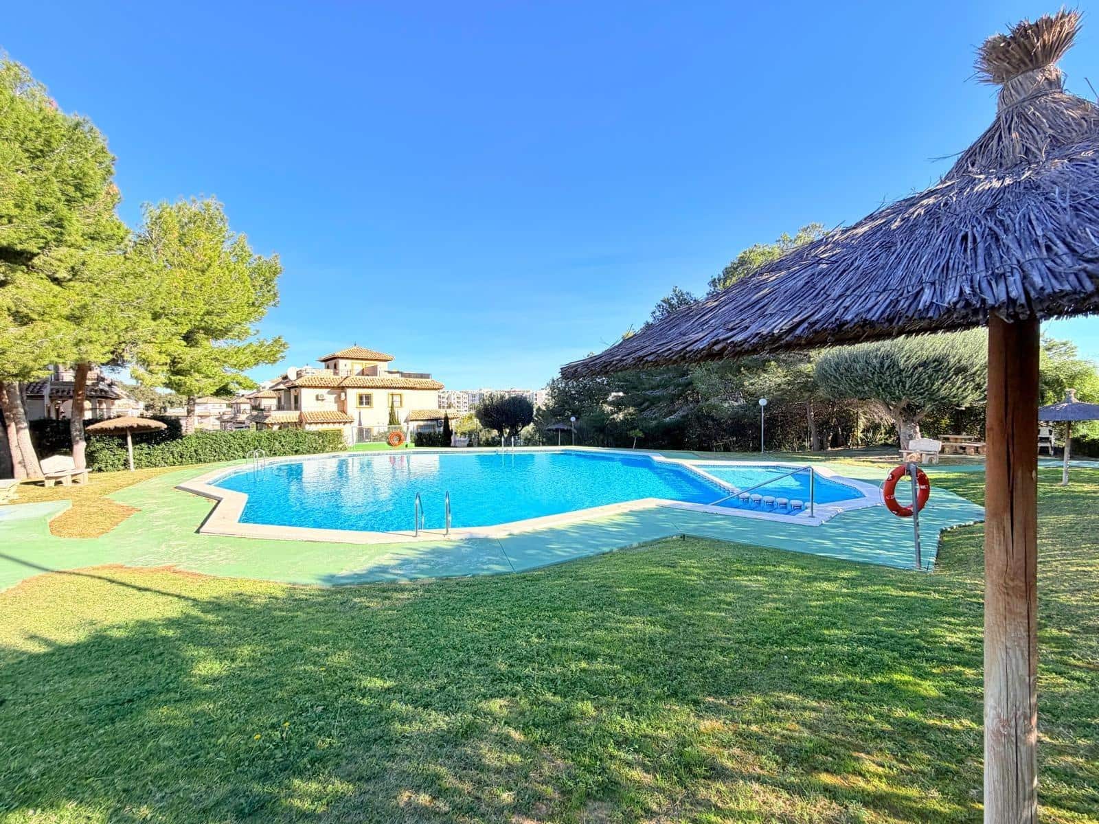 2 quarto Moradia em Banda para venda em Filipinas com piscina garagem - 220 000 € (Ref: 10034016)