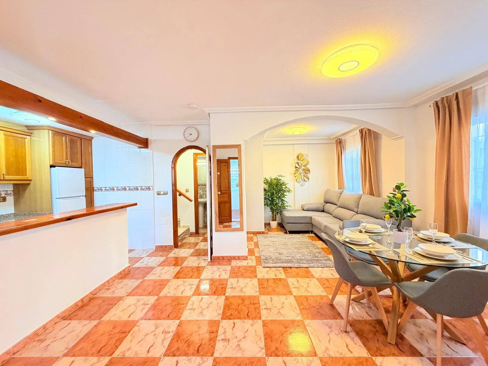 2 quarto Moradia em Banda para venda em Filipinas com piscina garagem - 220 000 € (Ref: 10034016)