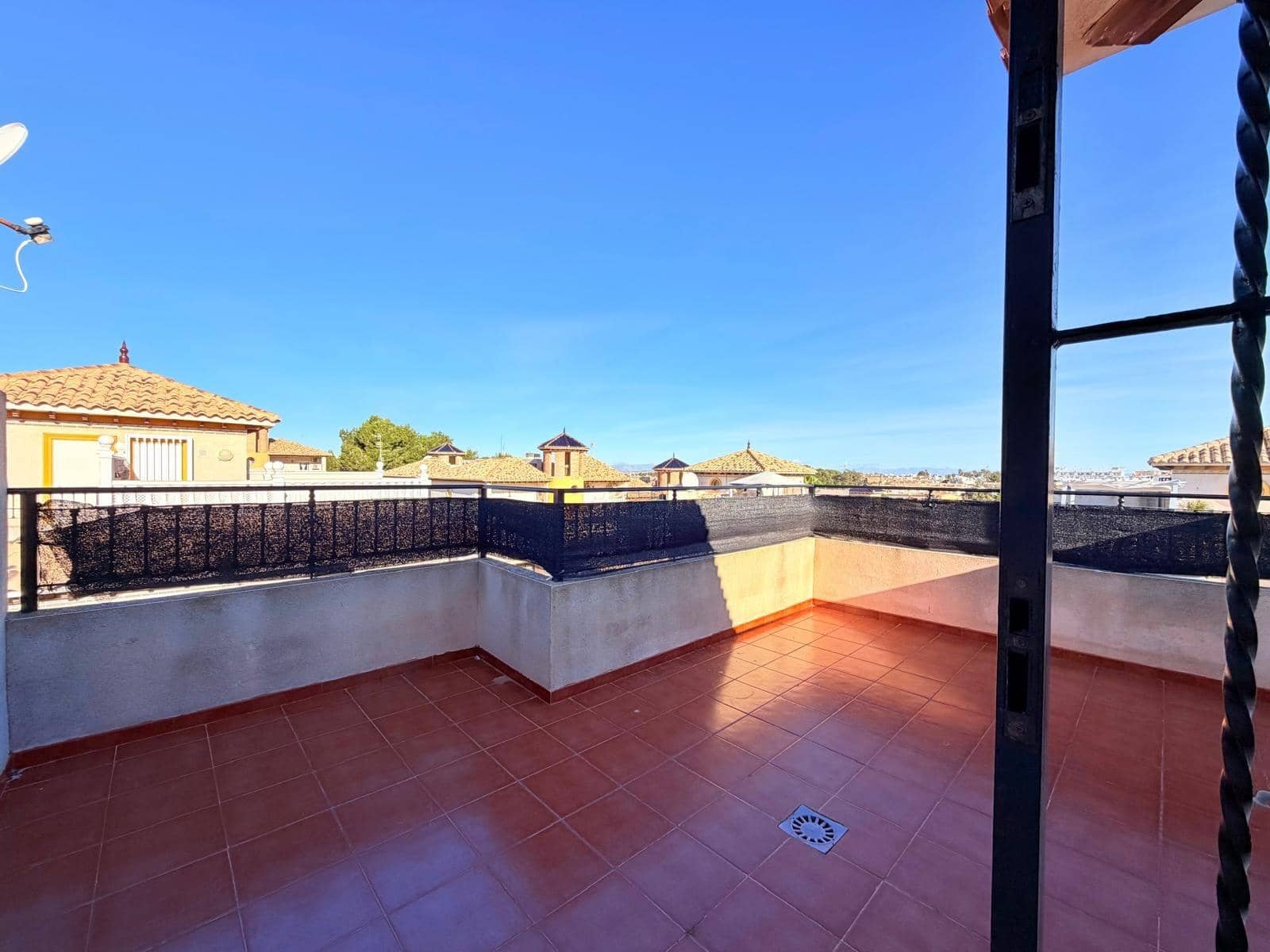 2 quarto Moradia em Banda para venda em Filipinas com piscina garagem - 220 000 € (Ref: 10034016)