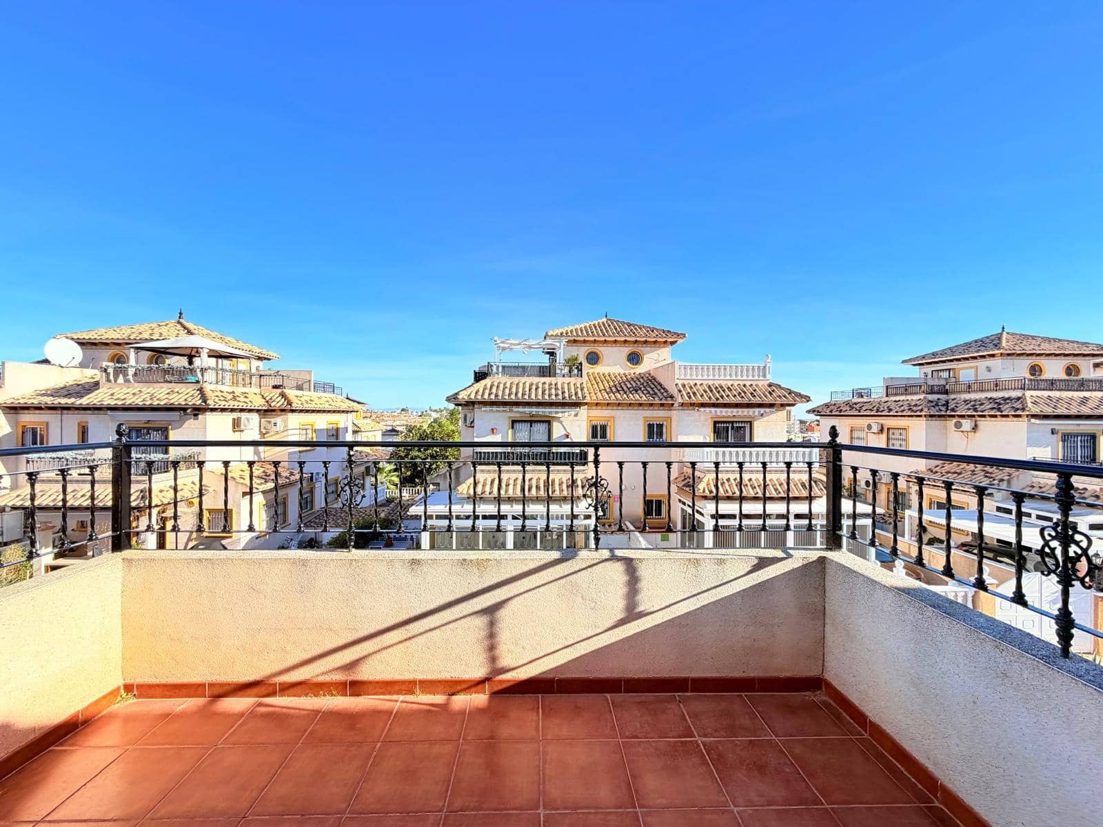 2 quarto Moradia em Banda para venda em Filipinas com piscina garagem - 220 000 € (Ref: 10034016)