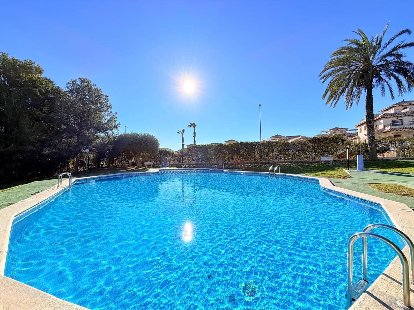 2 quarto Moradia em Banda para venda em Filipinas com piscina garagem - 220 000 € (Ref: 10034016)