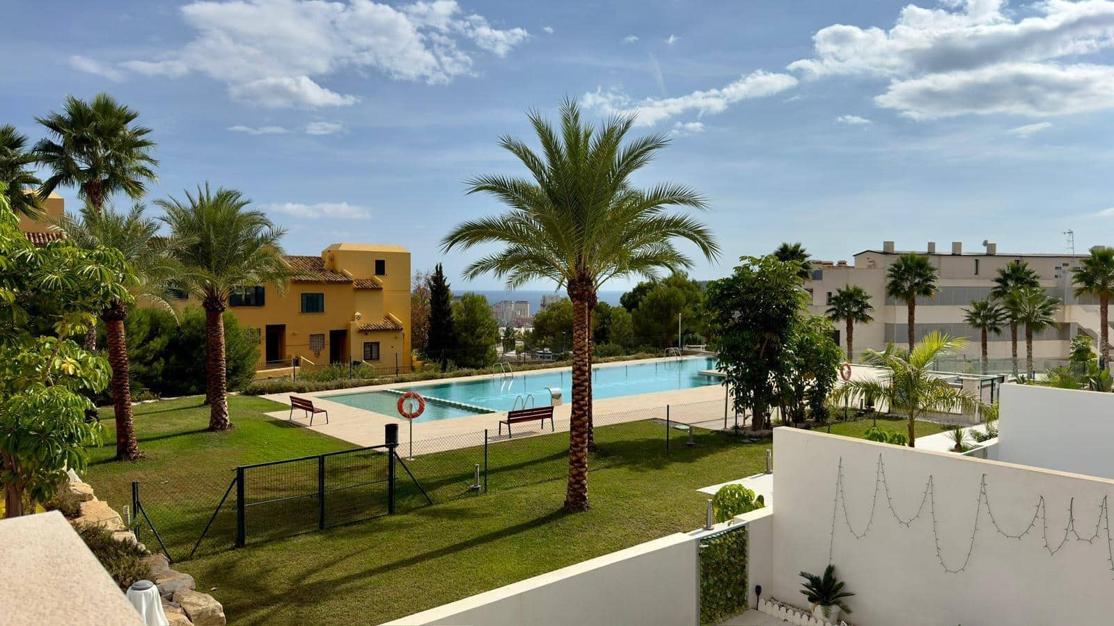 Apartamento de 3 habitaciones en Finestrat en alquiler con piscina garaje - 2.500 € (Ref: 10035422)
