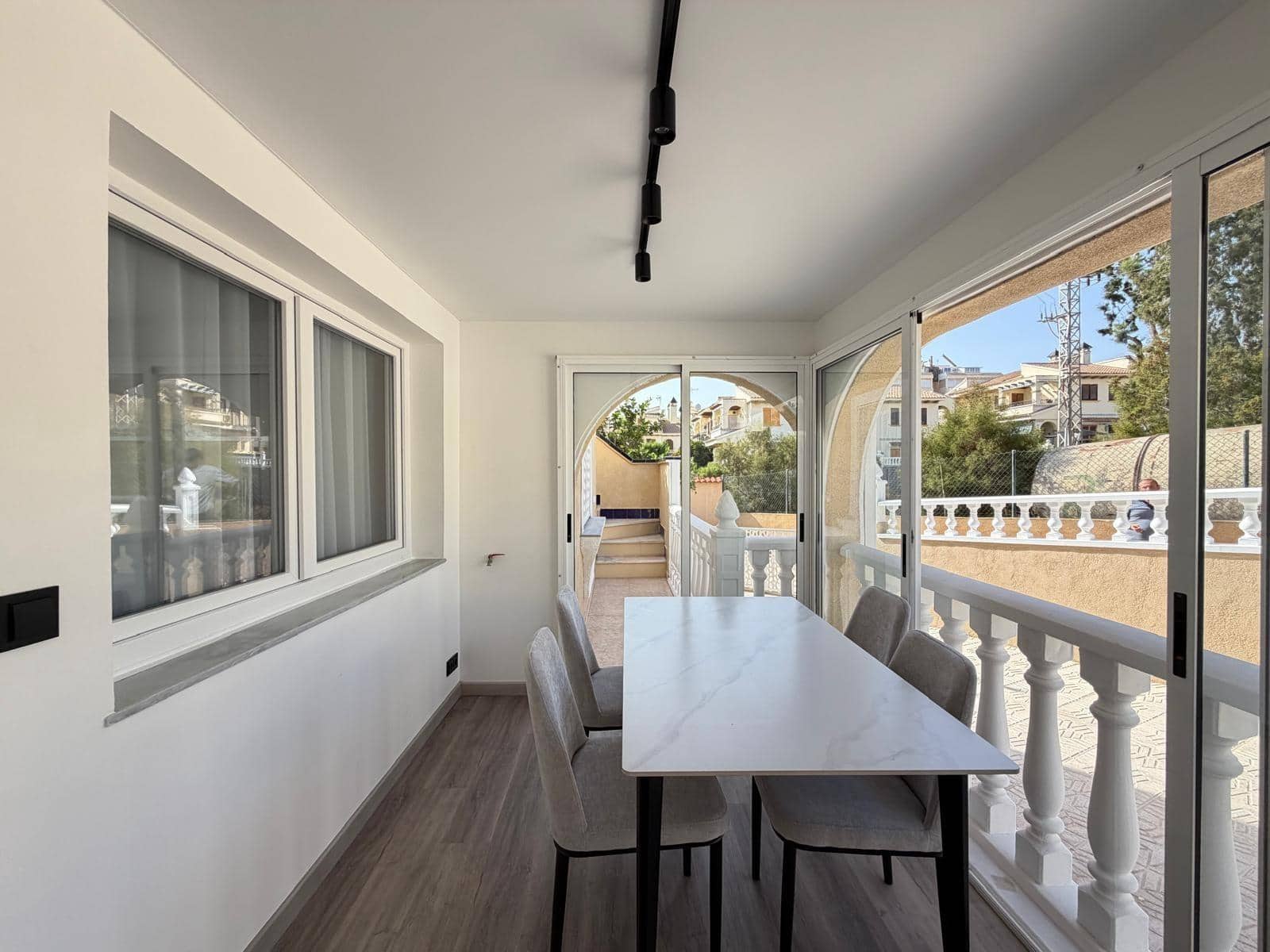 2 Zimmer Reihenhaus zu verkaufen in Torrevieja mit Pool Garage - 249.900 € (Ref: 10035423)