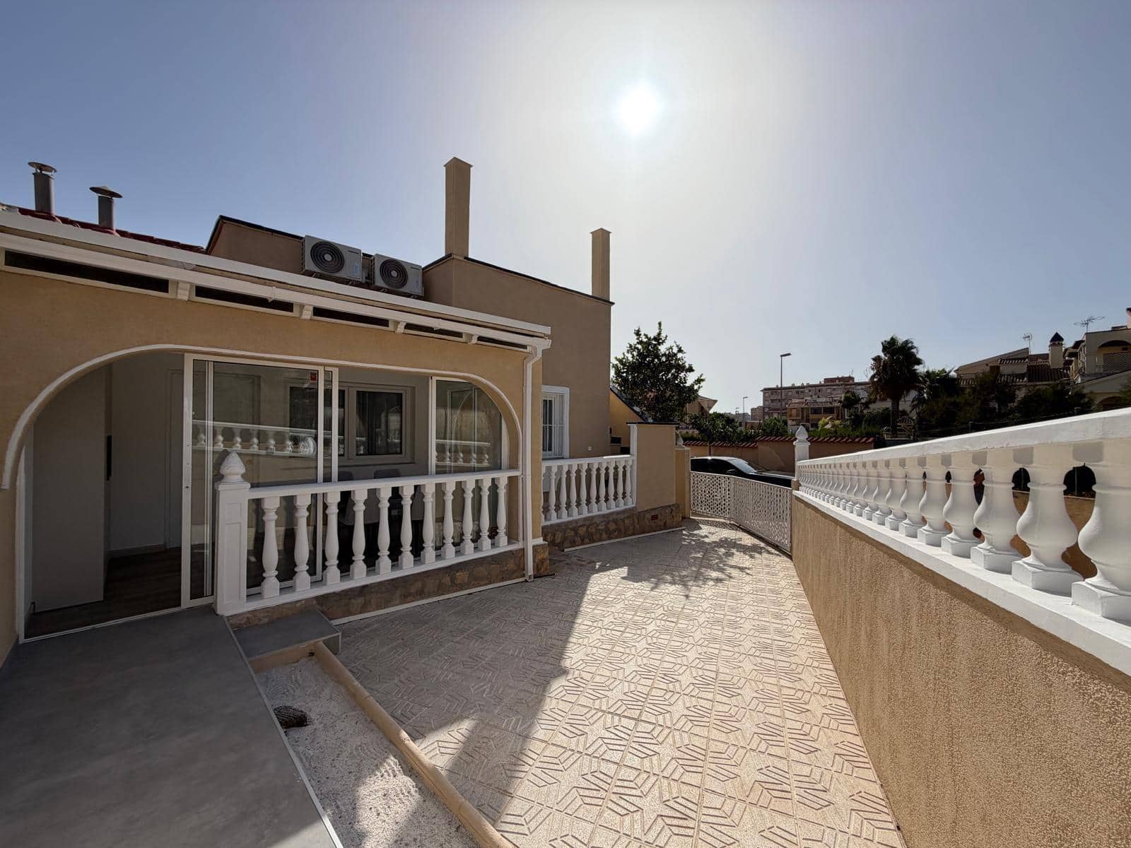 2 Zimmer Reihenhaus zu verkaufen in Torrevieja mit Pool Garage - 249.900 € (Ref: 10035423)