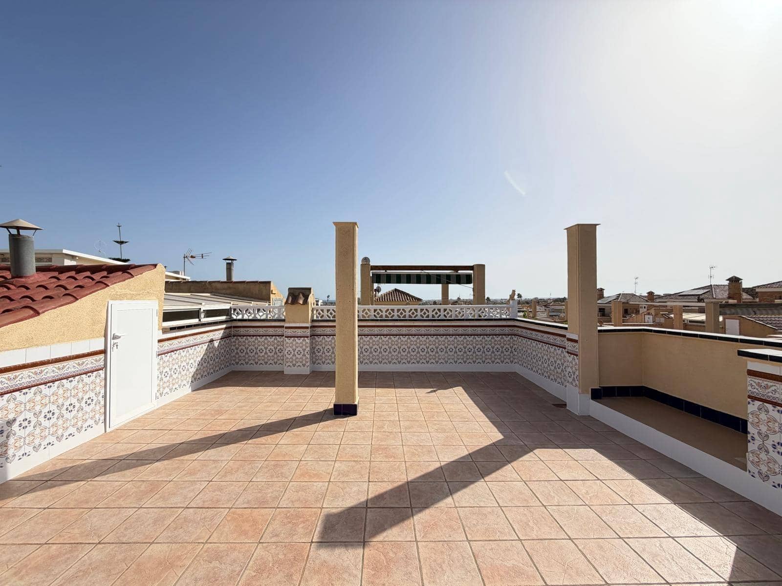 2 Zimmer Reihenhaus zu verkaufen in Torrevieja mit Pool Garage - 249.900 € (Ref: 10035423)