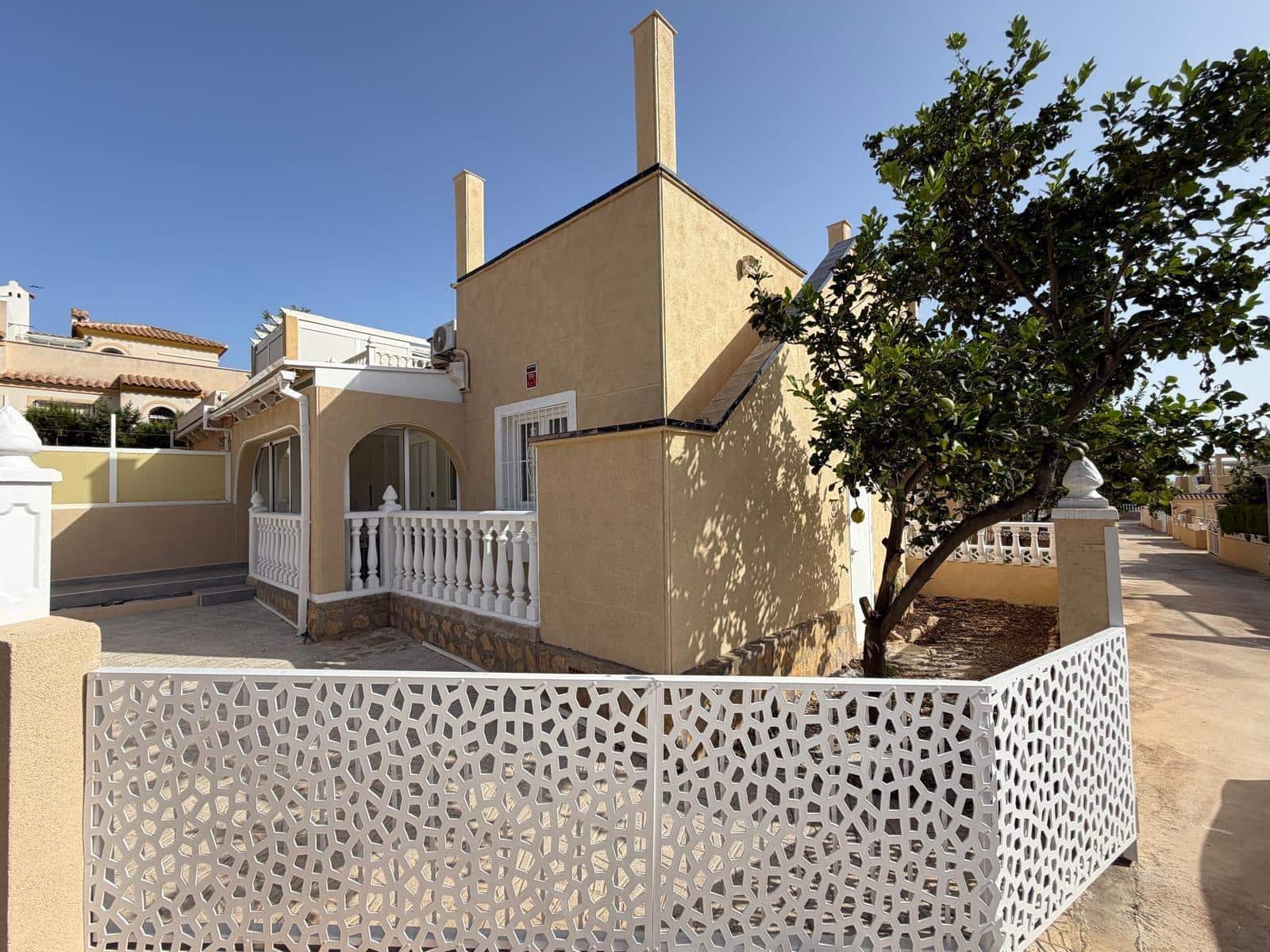 2 Zimmer Reihenhaus zu verkaufen in Torrevieja mit Pool Garage - 249.900 € (Ref: 10035423)