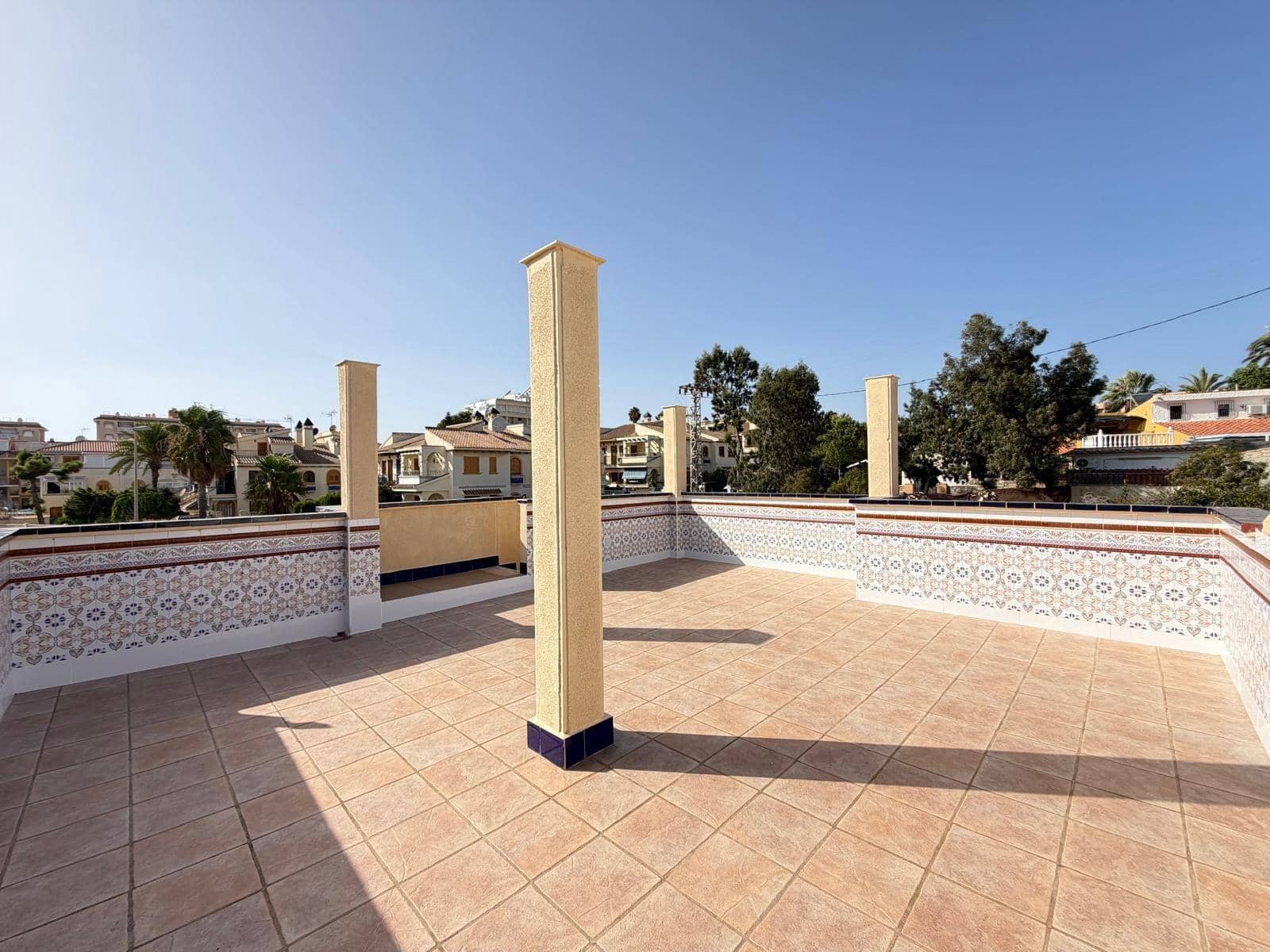 2 Zimmer Reihenhaus zu verkaufen in Torrevieja mit Pool Garage - 249.900 € (Ref: 10035423)