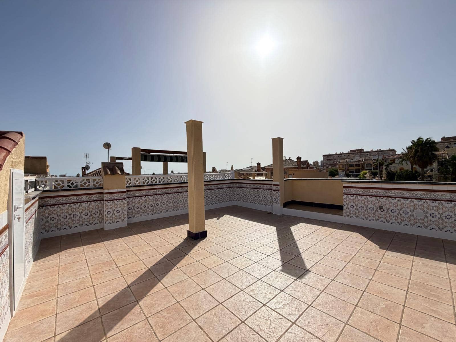 2 Zimmer Reihenhaus zu verkaufen in Torrevieja mit Pool Garage - 249.900 € (Ref: 10035423)