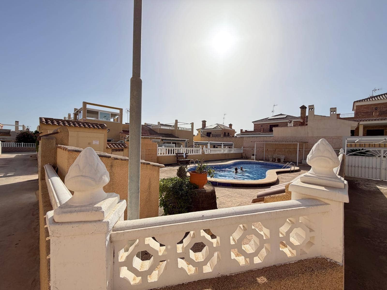 2 Zimmer Reihenhaus zu verkaufen in Torrevieja mit Pool Garage - 249.900 € (Ref: 10035423)