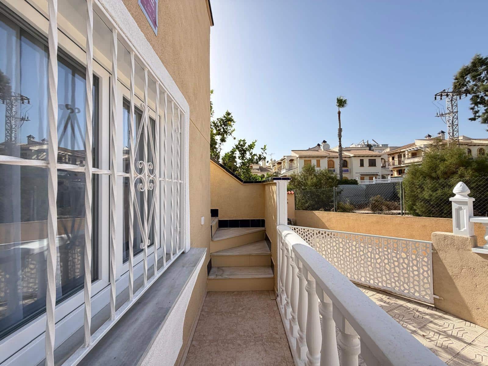2 Zimmer Reihenhaus zu verkaufen in Torrevieja mit Pool Garage - 249.900 € (Ref: 10035423)