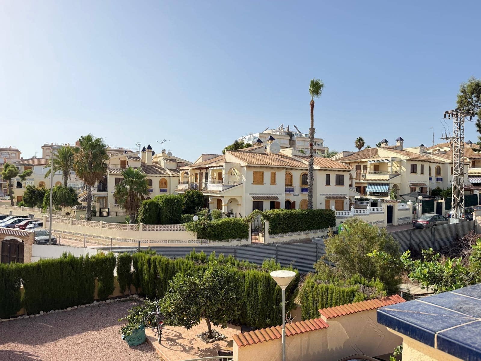 2 Zimmer Reihenhaus zu verkaufen in Torrevieja mit Pool Garage - 249.900 € (Ref: 10035423)
